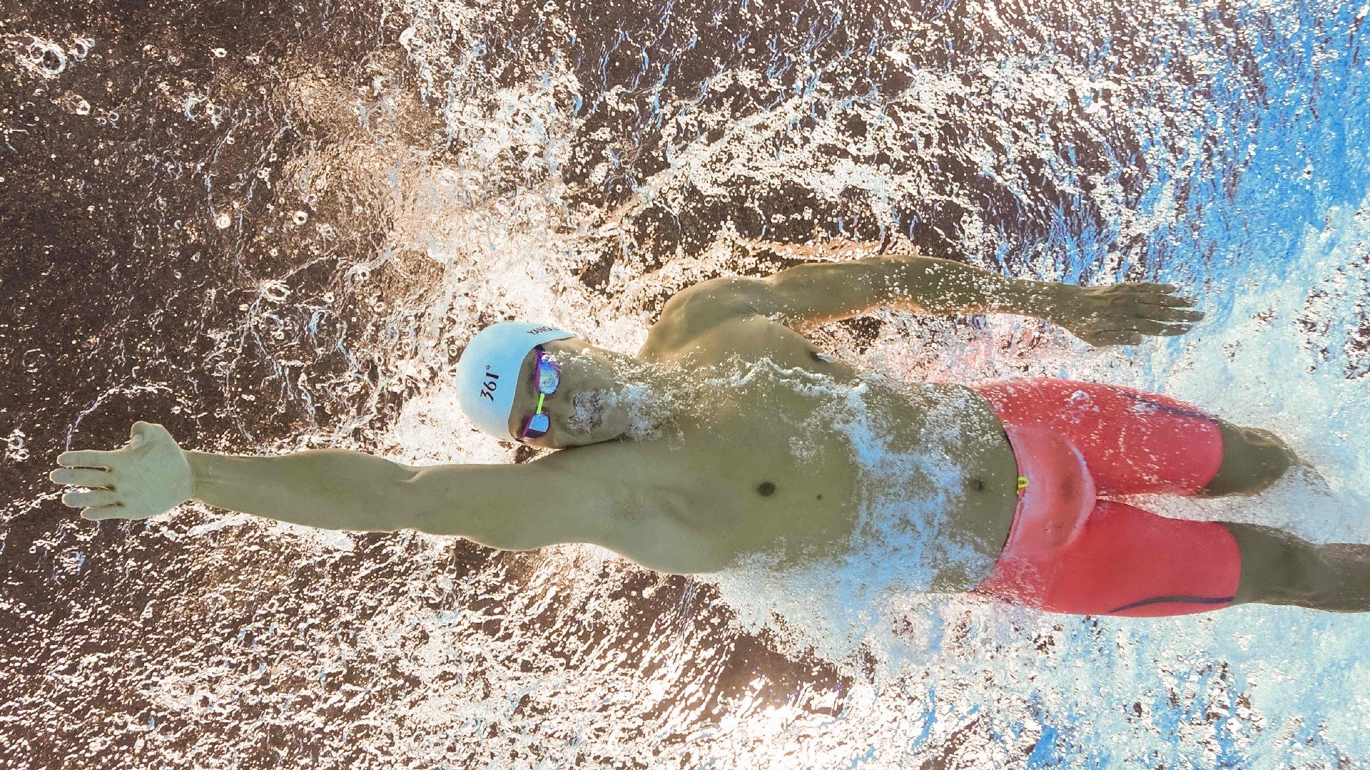 中超官方公布月度最佳后卫，广州队年轻小将获评，中超广州队队员